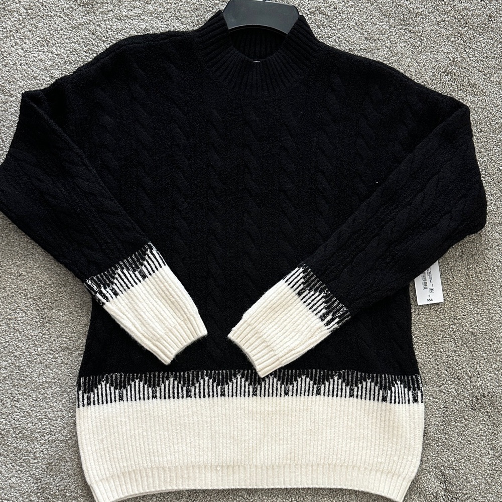 Liz Claiborne Black and Cream Turtleneck Sweater size small NWT